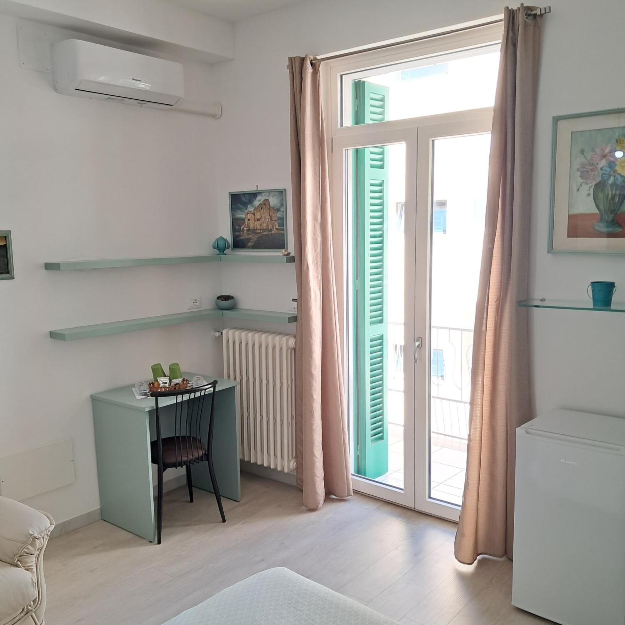 La Casa Del Gabbo Hotel Monopoli Buitenkant foto